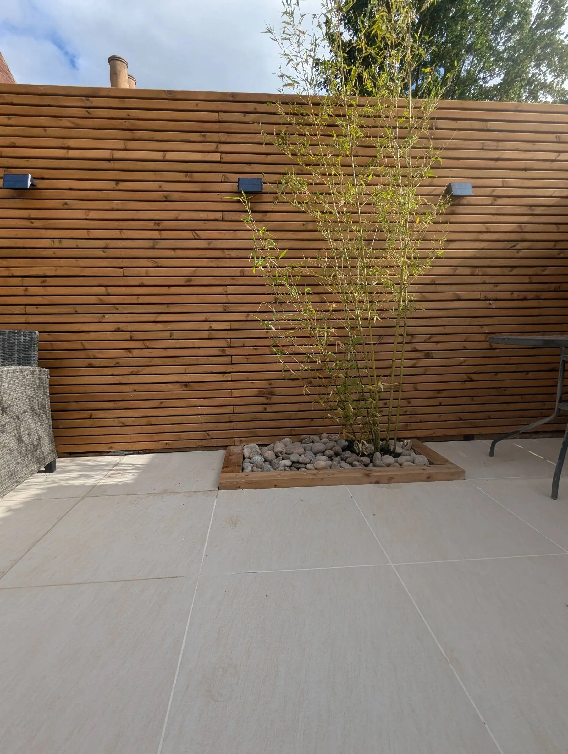 Porcelain patio and built-in planters